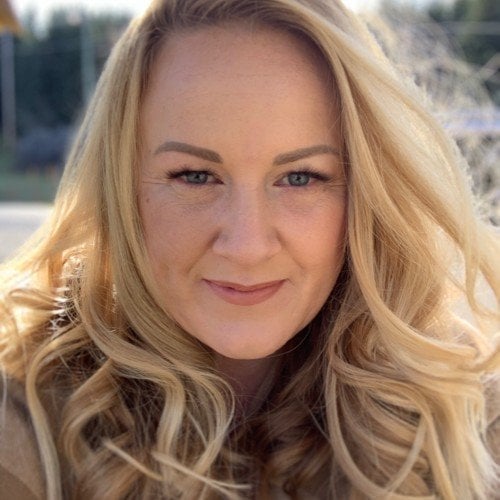 QA Influencer Lynn McKee Headshot Iamge