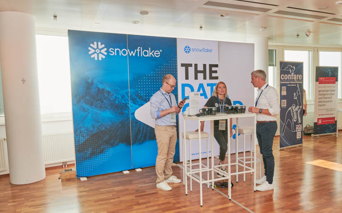 Attendees at the Snowflake Summit.